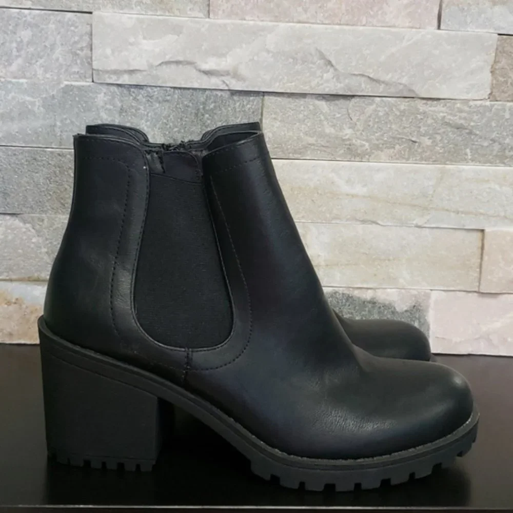 American Rag Women's Morghan Chelsea Boots - Picture 3 of 6